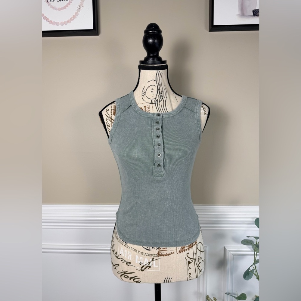 Pink Rose Ribbed Henley Tank Top Size Small